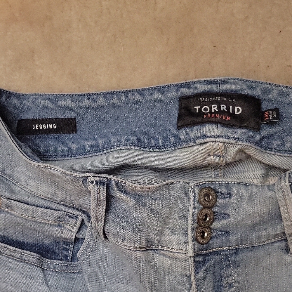 Torrid Premium Denim Light Blue Jeggings Size 14R